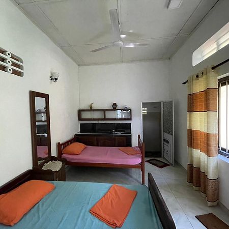 Rockstel Towers Backpacker Hostel Unawatuna Ngoại thất bức ảnh