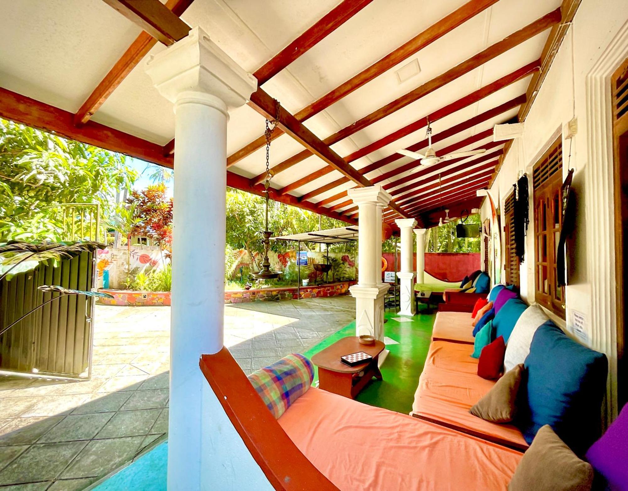 Rockstel Towers Backpacker Hostel Unawatuna Ngoại thất bức ảnh