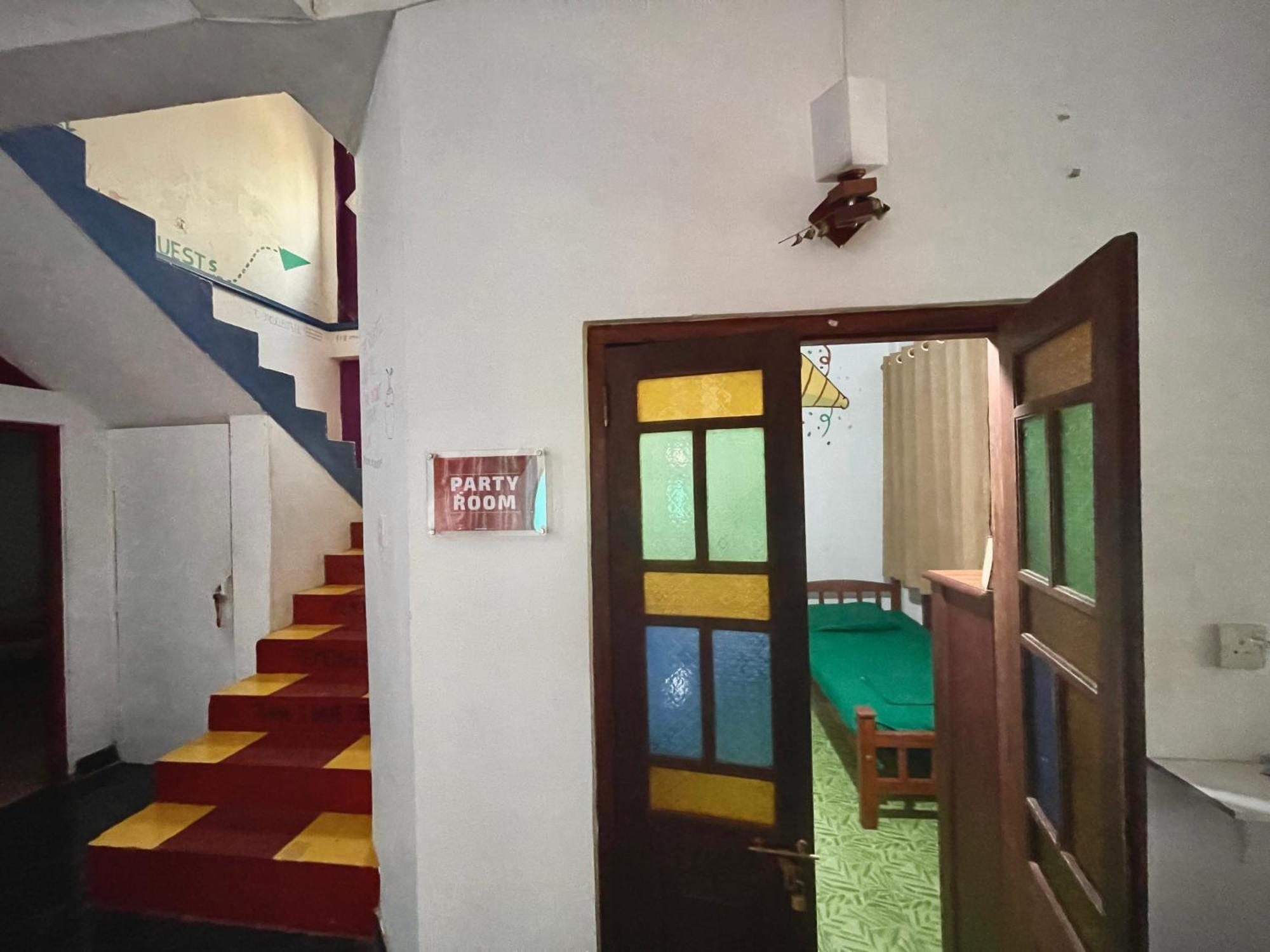 Rockstel Towers Backpacker Hostel Unawatuna Ngoại thất bức ảnh